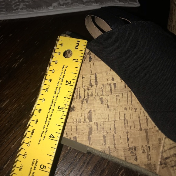 Hot tomato brand size 11 black cork wedges - Picture 3 of 8